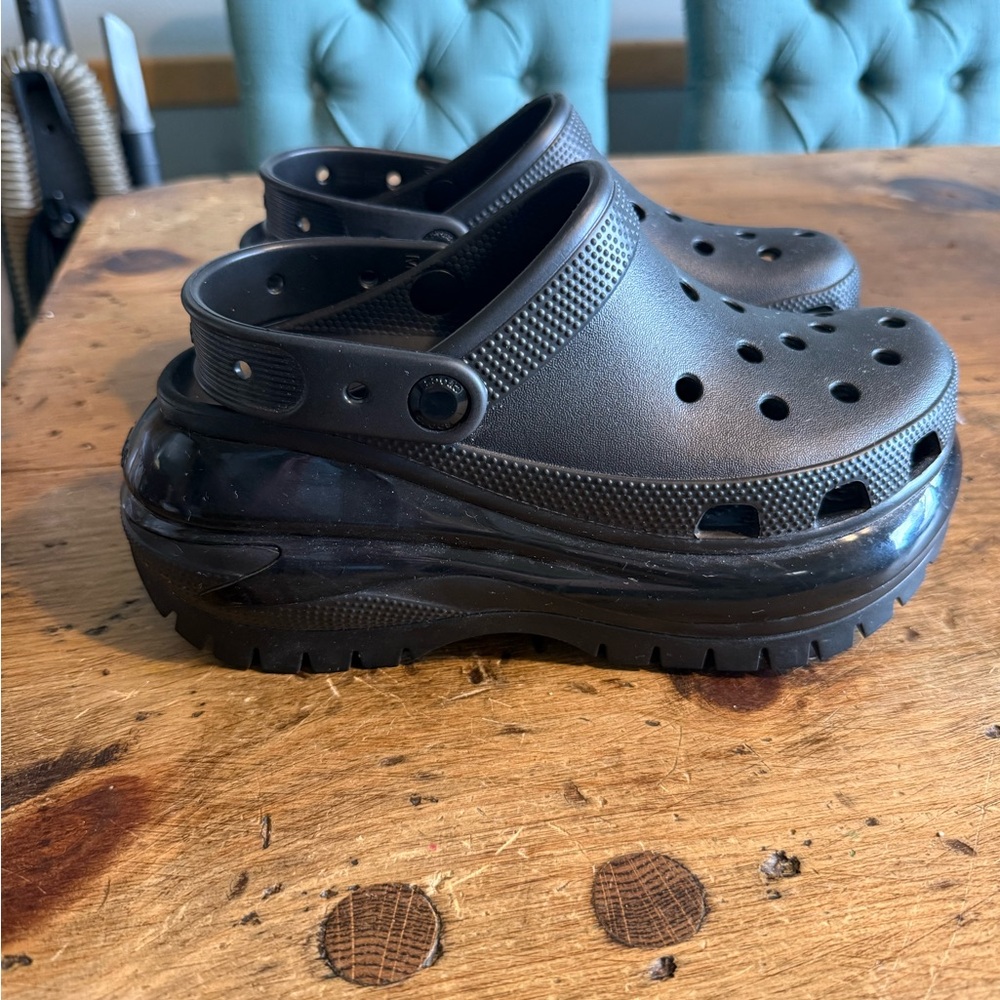CROCS Classic Mega Crush Platform Clog - Picture 2 of 8
